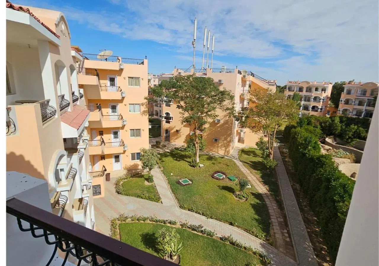Aton Apartment, Luxor Resort, Minutes From City Center 0*,  Egypt