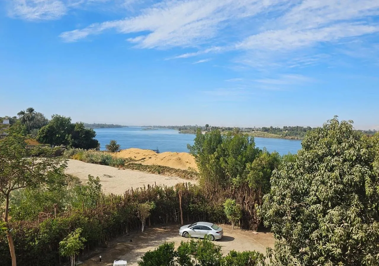 Aton Apartment, Luxor Resort, Minutes From City Center Apartment