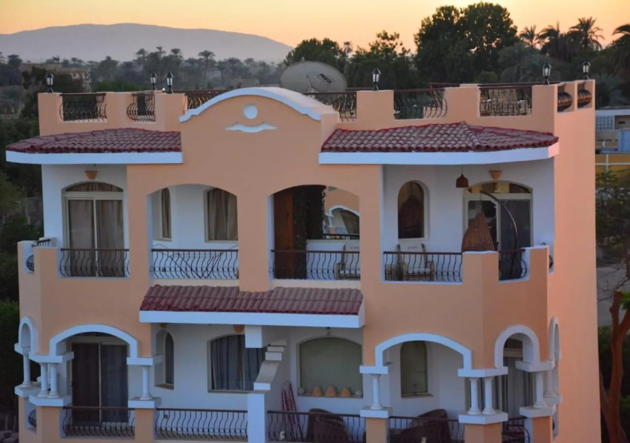 Aton Apartment, Luxor Resort, Minutes From City Center