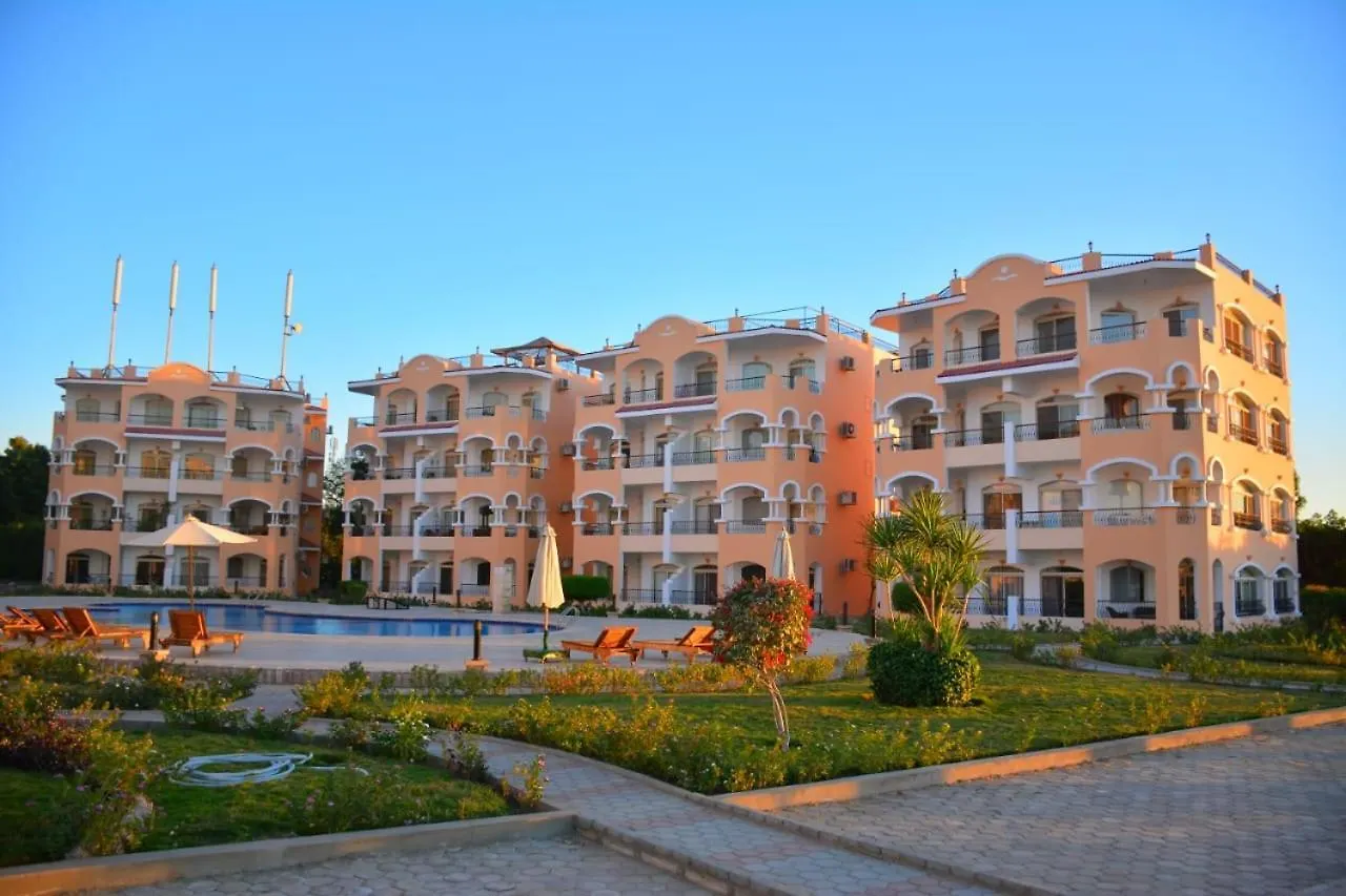 Aton Apartment, Luxor Resort, Minutes From City Center 0*,  Egypt
